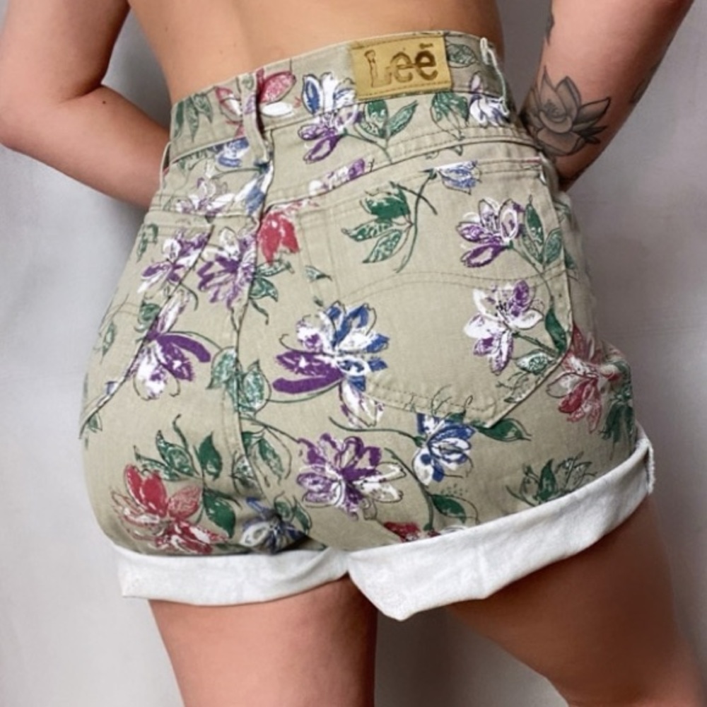 RARE LEE VINTAGE FLORAL DENIM HIGH WAIST SHORTS - Picture 1 of 6